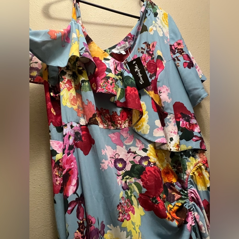 Perfect summer wedding dress. Never worn. Smoke free house. Floral and fun!